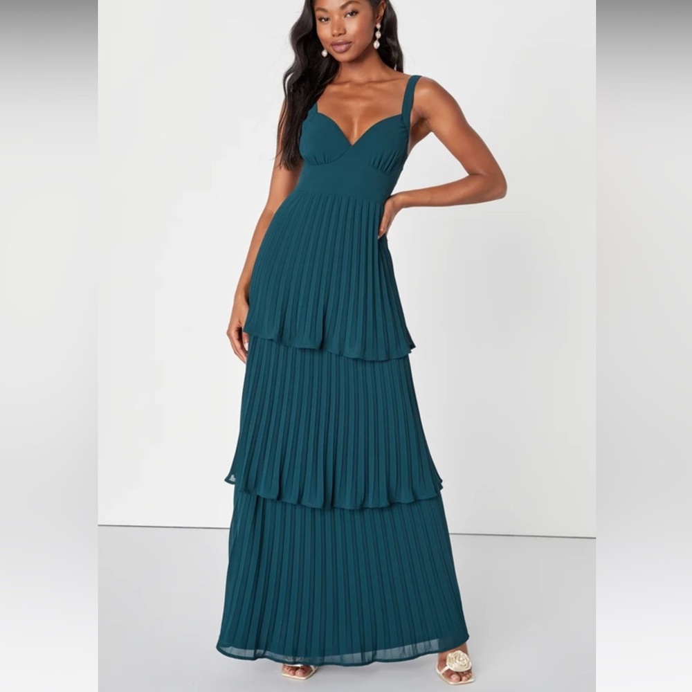 Emerald green pleated backless maxi dress